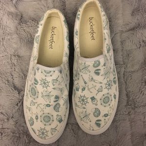BRAND NEW BUCKETFEET CUTE SLIP ONS